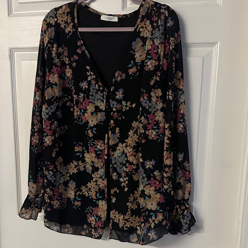 Women's Floral Chiffon Blouse in Black by Vince Camuto